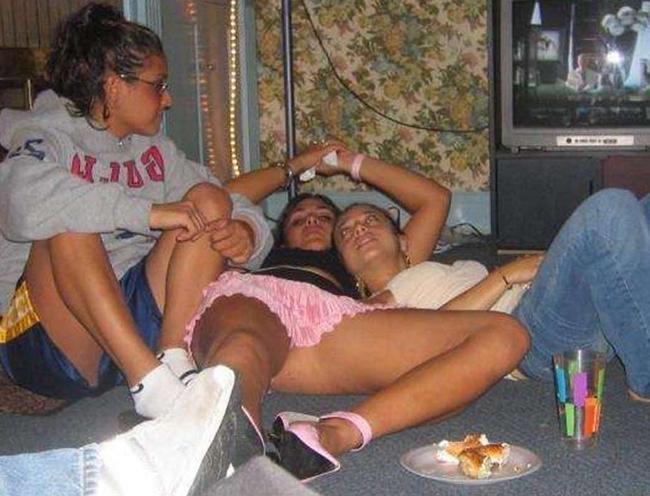 Пьяные лесбиянки на вечеринке 5 фото