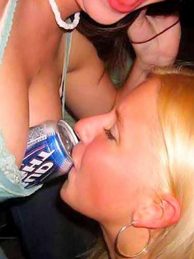 Пьяные Лесбиянки Умеют Развлекаться Порно Фото И Секс Фотографии