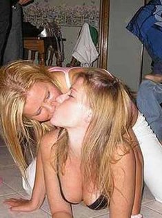Bryci And Katie Banks Целуют И Облизывают Друг Дружку В Душе Порно Фото И Секс Фотографии