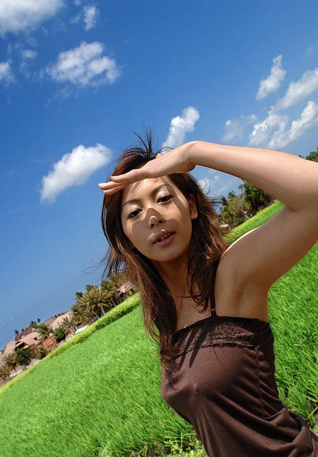 Молодая японка хвастается своими супер горячими формами 4 фото