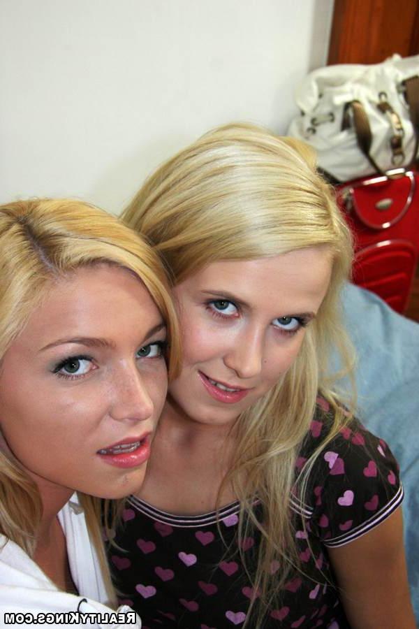 Прекрасные блонди предпочитают лесбийский секс 2 фото