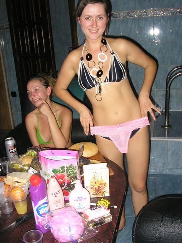 Вечеринка голых девиц в сауне 4 фото
