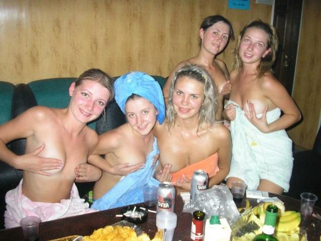 Вечеринка голых девиц в сауне 11 фото