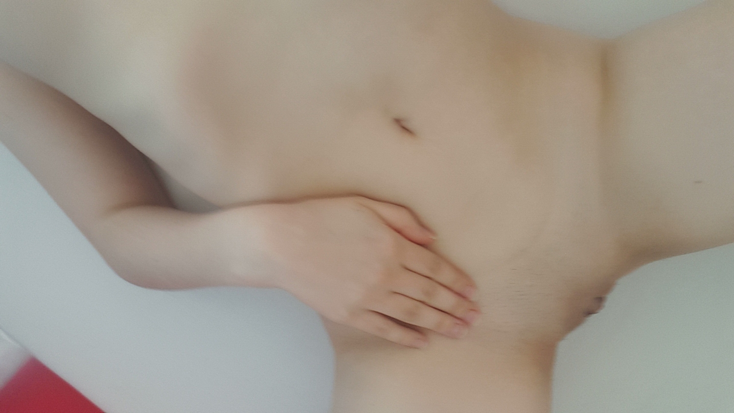 Белокурая студентка с красивым телом в ванной комнате 6 фото