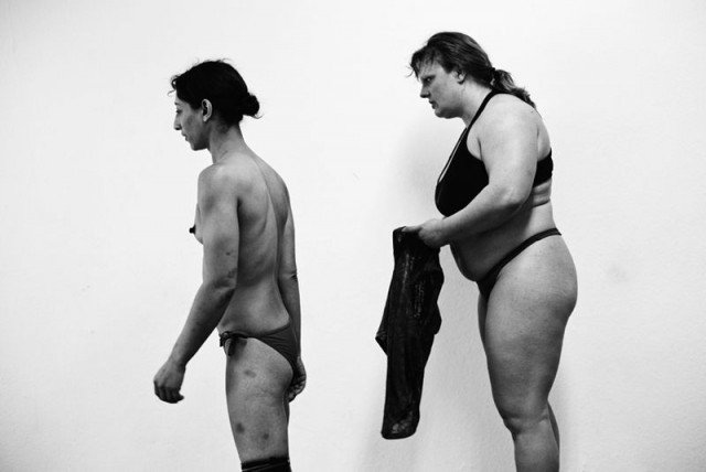 Черно-белые снимки накачанных женщин 20 фото