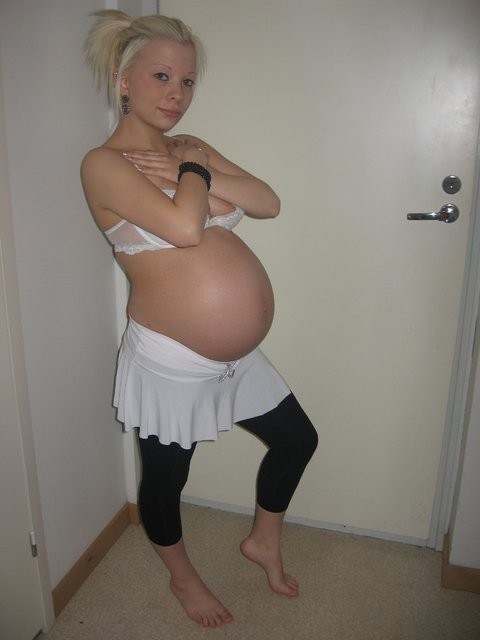 Беременные девушки показывают упругий бюст и сочные щелки 12 фото